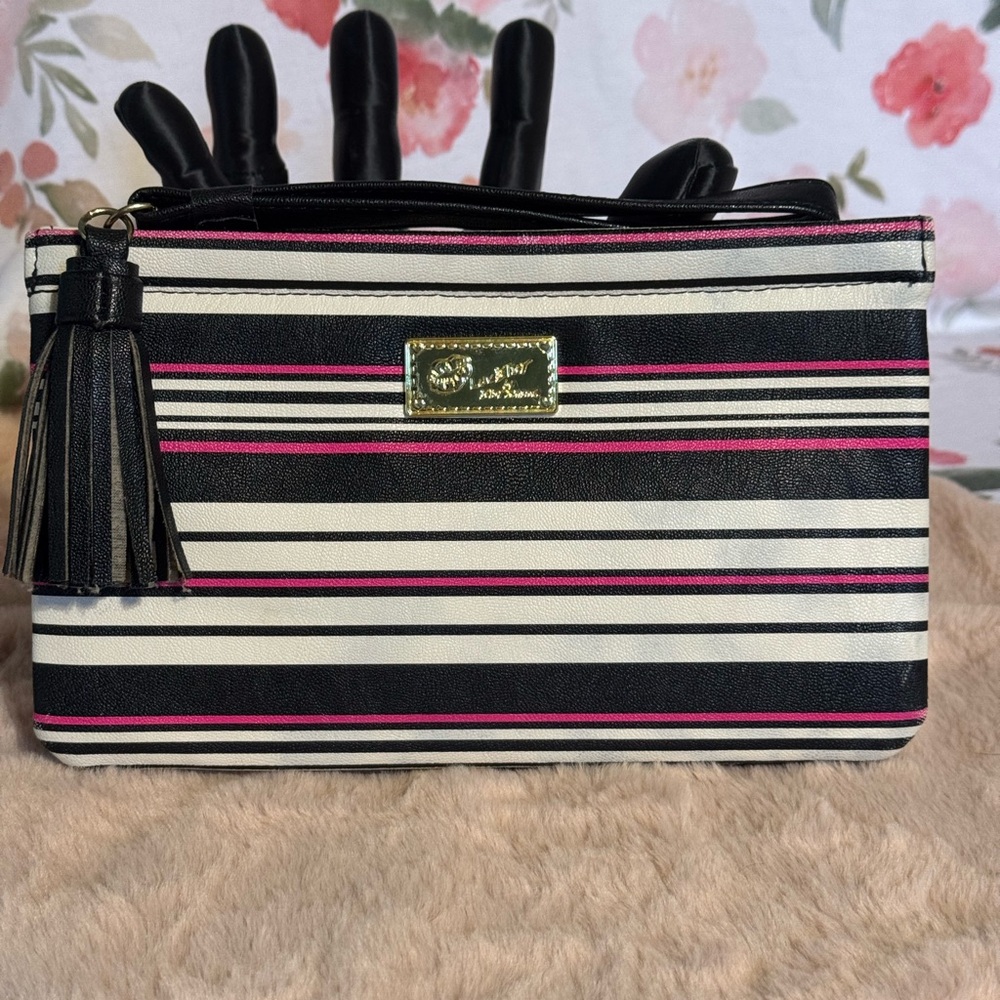 💖 Betsey Johnson Striped Wristlet with Tassel – Chic & Playful! 💖